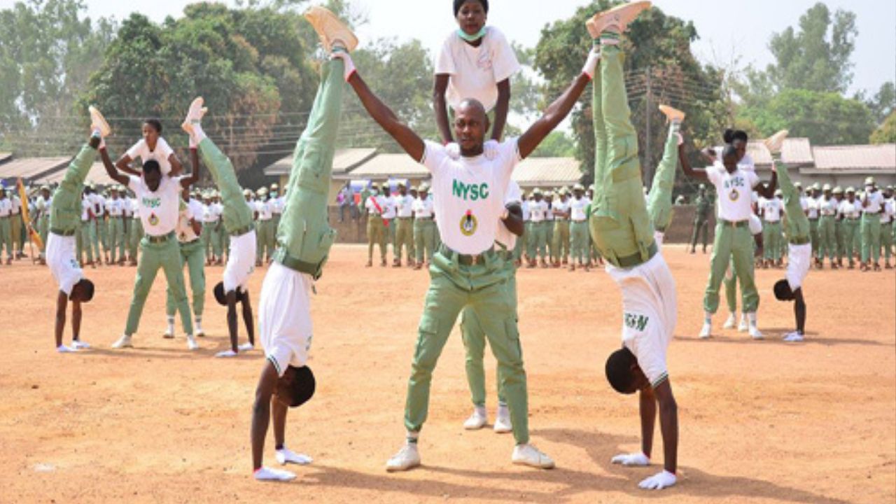Image of NYSC corps members performing a drill. 